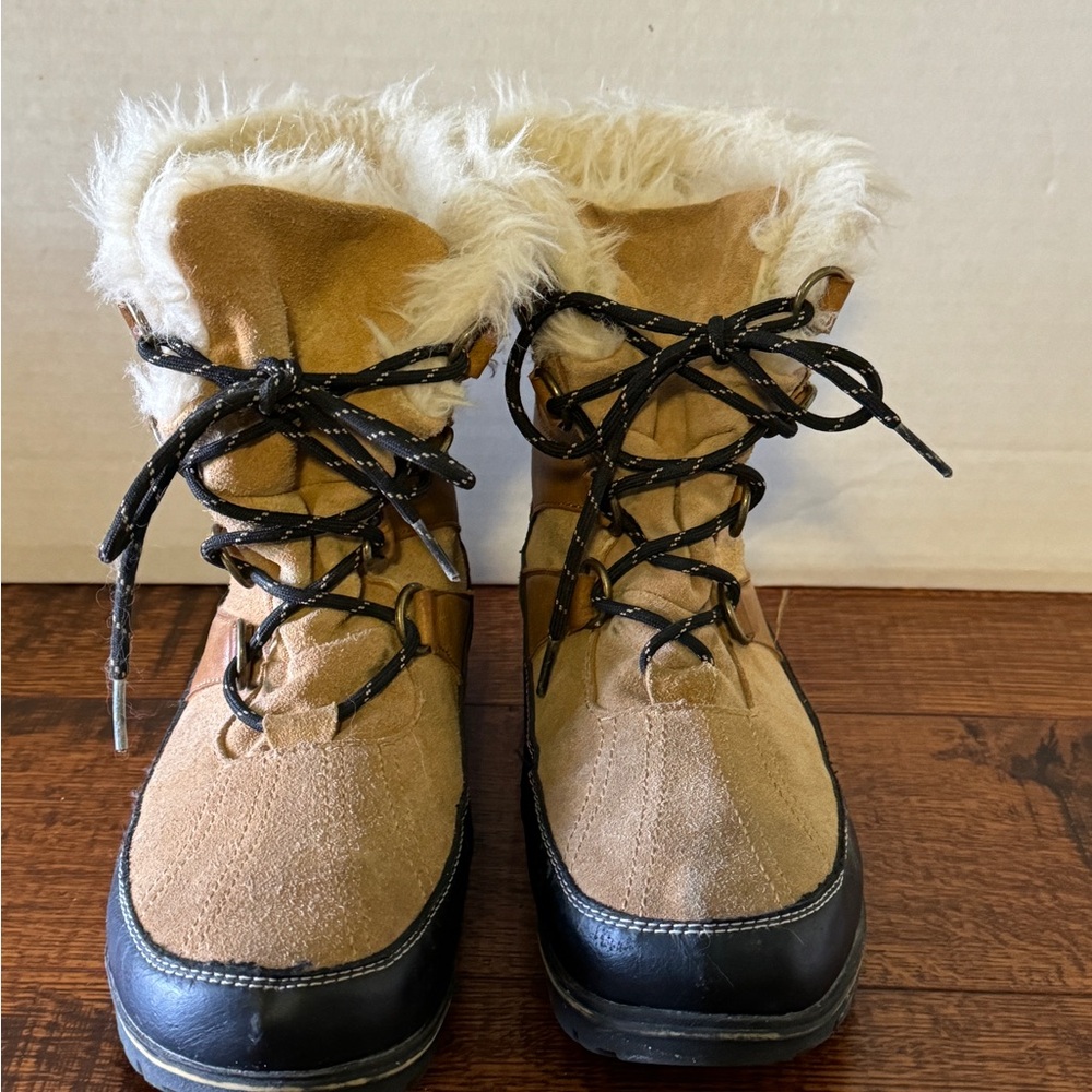 Champion Women’s winter boots - Size 9